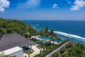 Villa Uluwatu Bali dengan View Pantai yang Indah